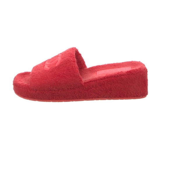 Chanel 2022 Interlocking CC Logo Slides red - Picture 7 of 15